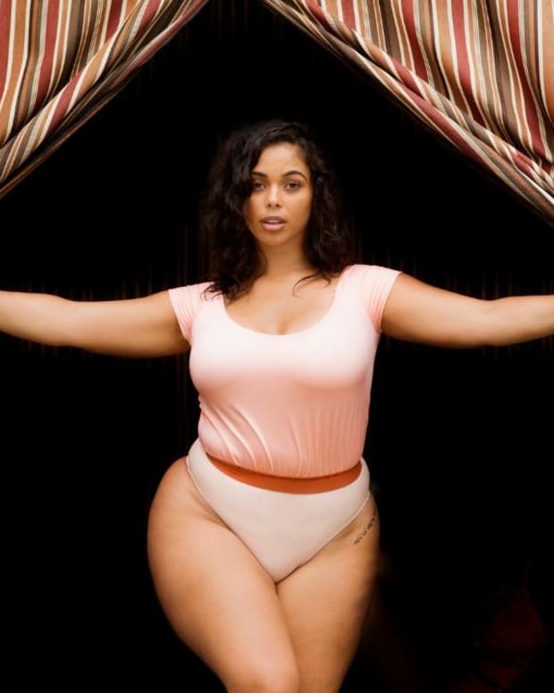 Tabria Majors finds out she is in the SI Swimsuit 2018 issue